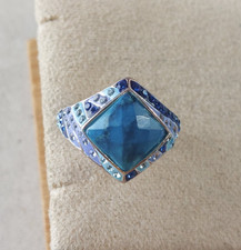Belle bague, pierre, strass et