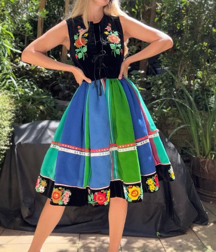 Autentico costume popolare