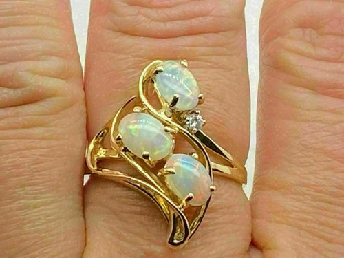 Anello tre pietre opale - , di