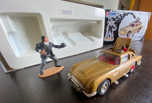 Corgi james bond 007 aston - 007,