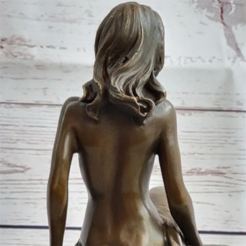 Statua donna bronzo dama