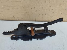 ANTICO VINTAGE CAVATAPPI DA MURO IN GHISA PER OSTERIA, ENOTECA E VINERIA