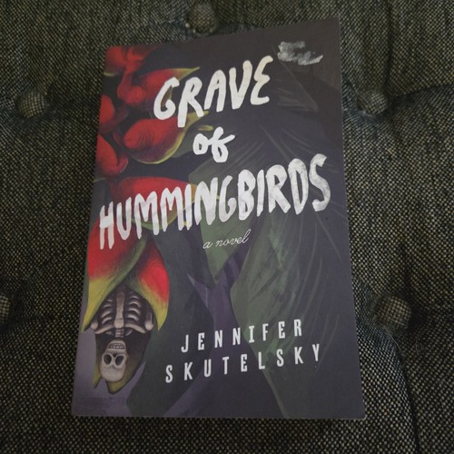 Grave hummingbirds - hummingbirds,