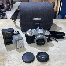 Olympus OM-D E-M10 Mark III S