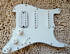 +Fender Players Stratocaster HSS battipenna pergamena carico Alnico V + Humbucker