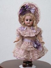 Bellissimo vestito e cofano per antica bambola francese o tedesca