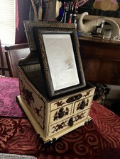 Antica comò cinese in legno