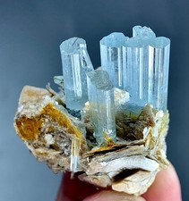 Grappolo di cristalli di acquamarina esemplare da Skardu Pakistan