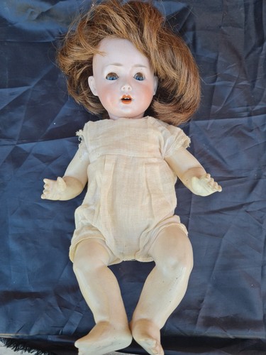 Jolie poupee ancienne - jolie,