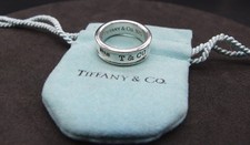 Anello a fascia concava