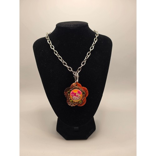 Collana con ciondolo fiore