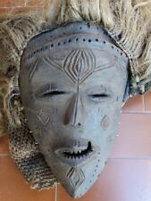 Rara e interessante maschera e costume tribale Chokwe per uomo-medicina, Angola