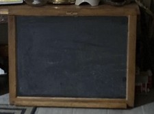 Vecchia scuola casa lavagna in