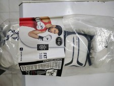 kit MMA guantoni+parastinchi +paraseno