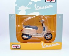 Modellini vespa GTS scala 1:18