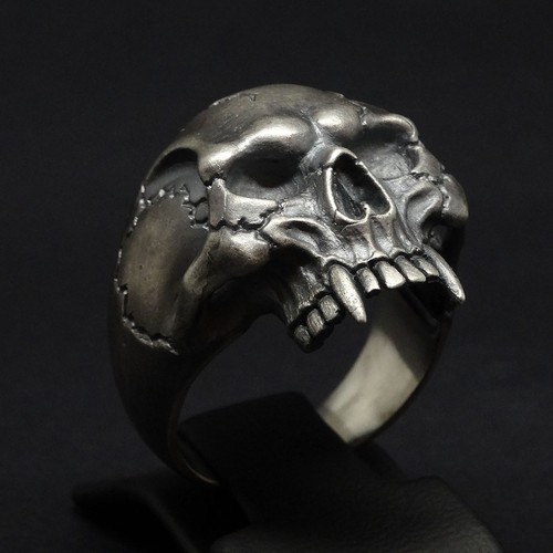 Anello teschio vampiro