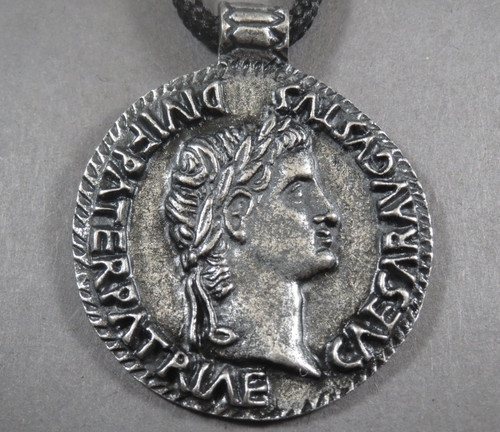 Collana stile moneta romana