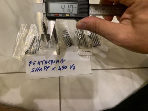 Feathering shaft per