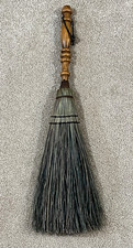Antica scopa focolare per camino in paglia vintage con manico in legno tornito 24"