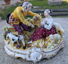 Antico Gruppo in Porcella Dipinta Amanti con Cani Napoli Capodimonte inizio XX