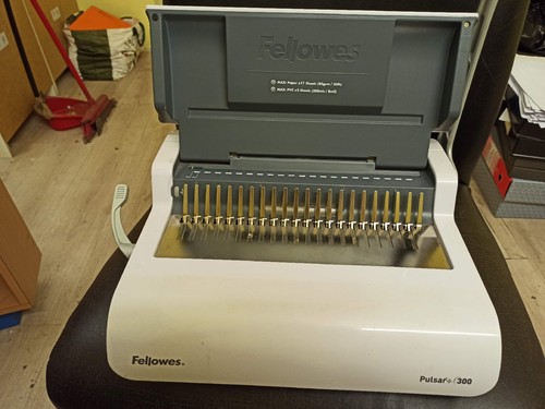 Rilegatrice dorsi plastici - rilegatrice, a