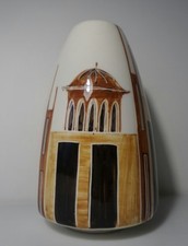 Vecchio vaso in ceramica con