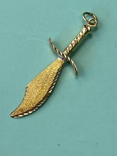 CIONDOLO CIONDOLO COLTELLO PUGNALE SPADA VERO ORO GIALLO MASSICCIO 14K DETTAGLIO FANTASIA NUOVO