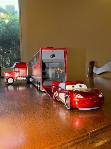 Mack runaway racer hauler - mack,