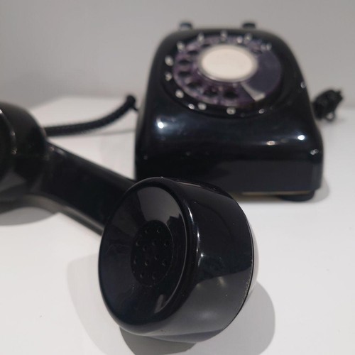 Telefono tipo quadrante nero