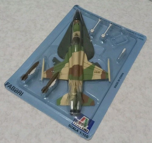 Modellino aereo militare - aereo,