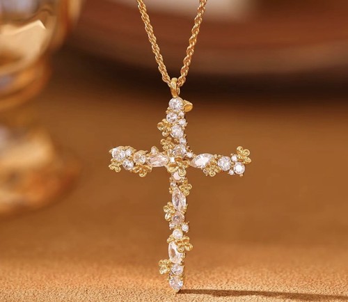 Collana con ciondolo croce
