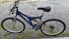 Mountain Bike con telaio biammortizzato "full suspension" del marchio Zealus.  
