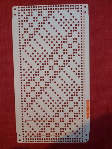 Una scheda perforata dal set