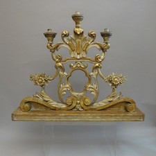 Antico candeliere a tre fiamme in legno intagliato e dorato XVIII secolo