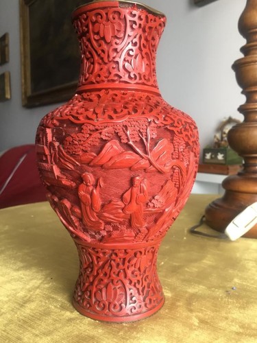 Vaso rosso intagliato - , in