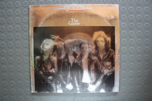 Queen the game 33 - queen, giri