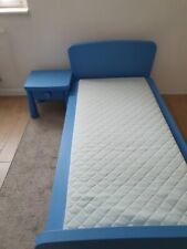 2 letti per bambini Ikea mammut con materassi e un comodino in ottimo stato