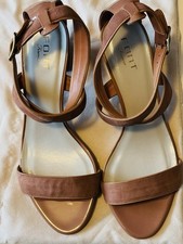 Scarpe da donna marroni fatte