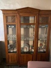 CREDENZA/CRISTALLIERA, vetrinetta in legno massello color noce e vetro