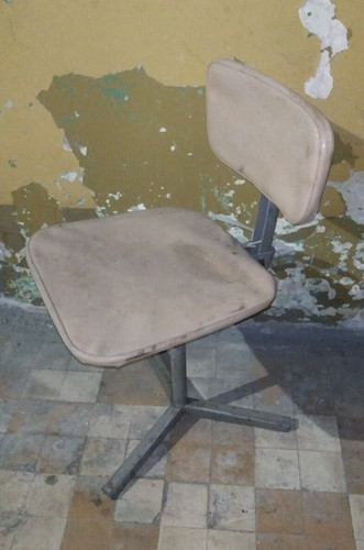 Sgabello girevole industriale