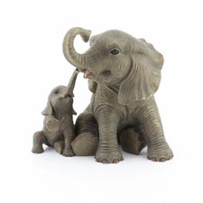 Statuetta madre elefante africano e vitello resina ornamento animali selvatici regalo in scatola