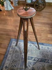 Antico treppiede per