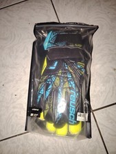 Equipaggiamento da portieri guanti scarpe pantaloni e maglietta