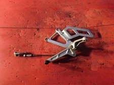 PEDANA ANTERIORE SINISTRA CAMBIO APRILIA SL 1000 FALCO 2000 2004 MARY 370