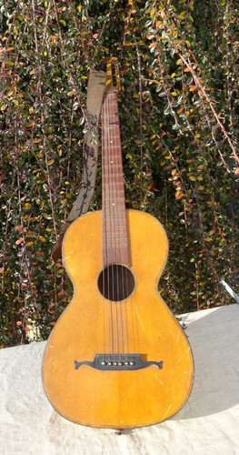 Vecchia chitarra passeggio - chitarra, da
