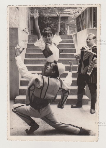 Giovane uomo bella - bella, in