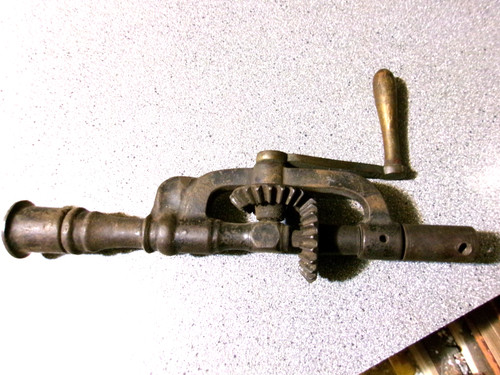 Antico trapano mano - a,