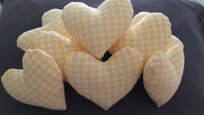 Cuori di stoffa giallo a