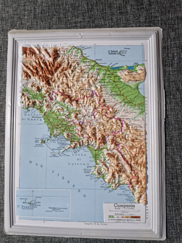 Carta geografica rilievo - geografica, in