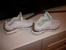 SCARPE SPORTIVE NUOVE MAI USATE MISURA 43 ALTRE INFORMAZIONI AL TEL 3336436358